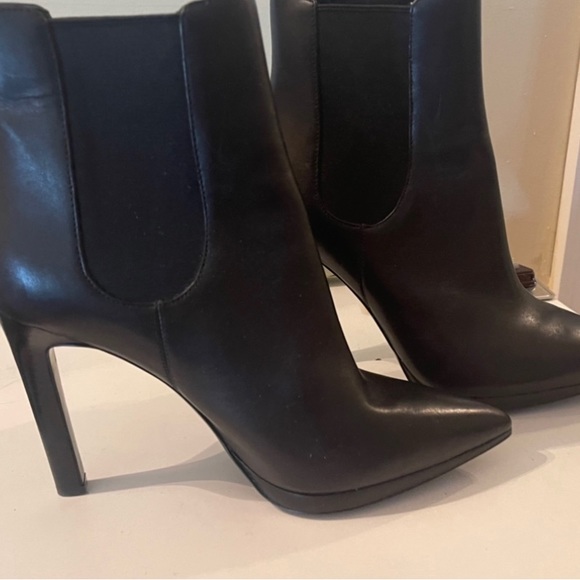Michael Kors Black Booties size 8 like new. - Picture 4 of 5